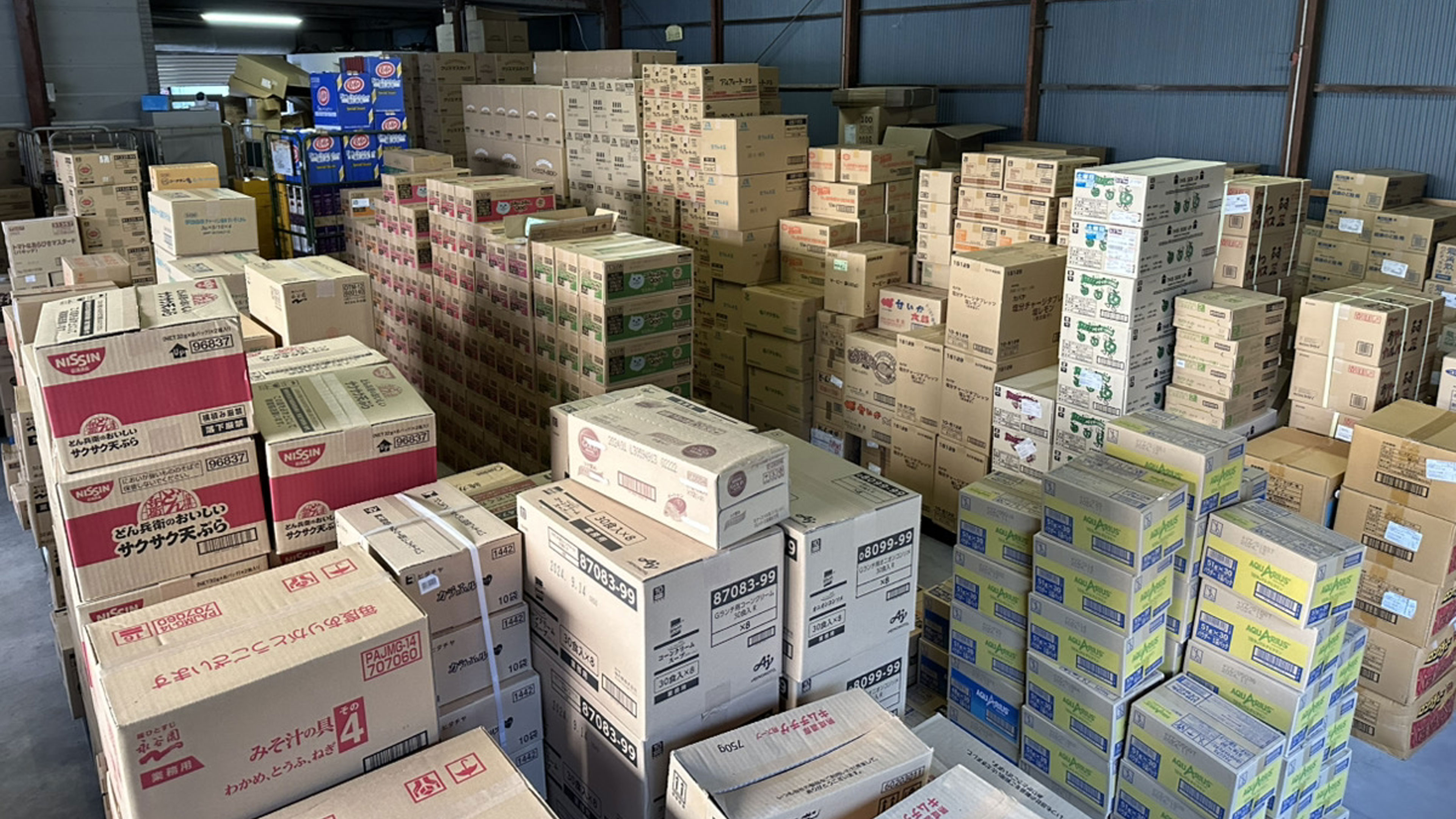 3-2.お菓子など商品の様子